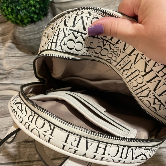 Leather backpack. - Picture 4 of 5